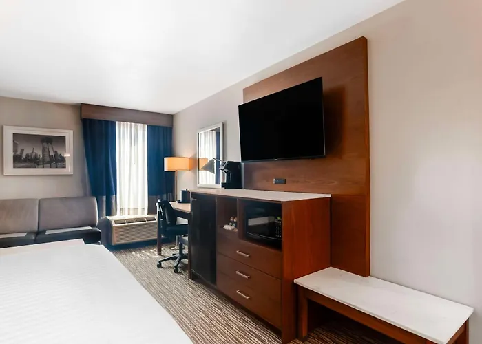 Best Western Plus Commerce Hotel