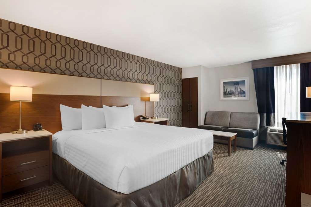 Best Western Plus Commerce 3*