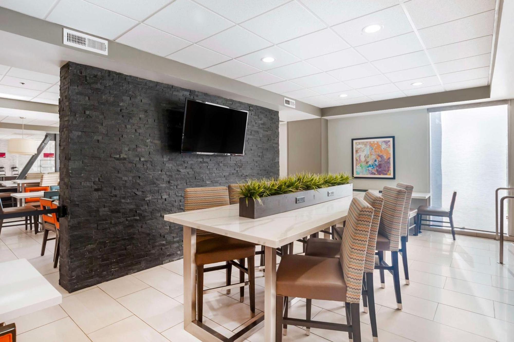 Hotel Best Western Plus Commerce 3*