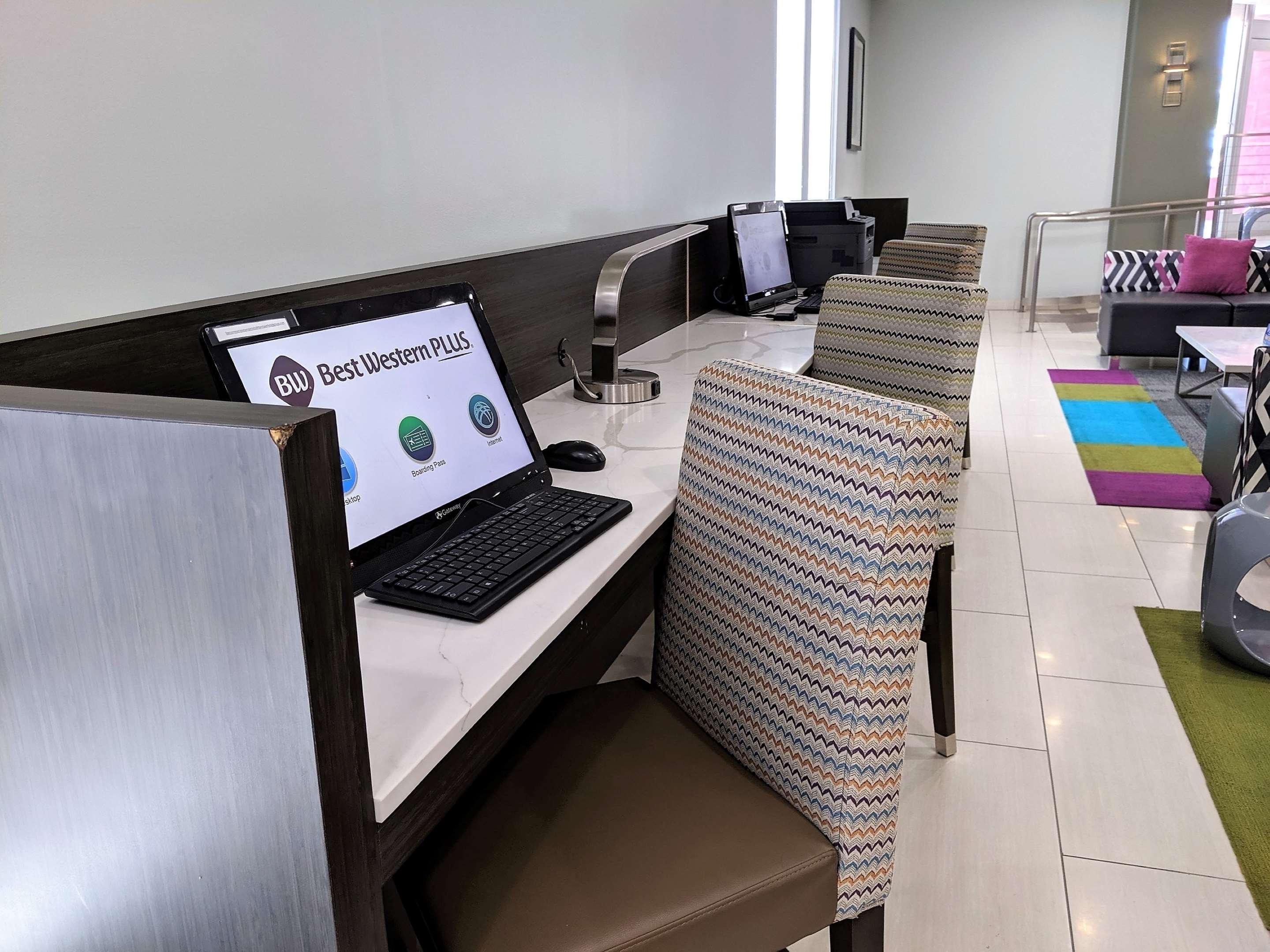 Best Western Plus Commerce 3*